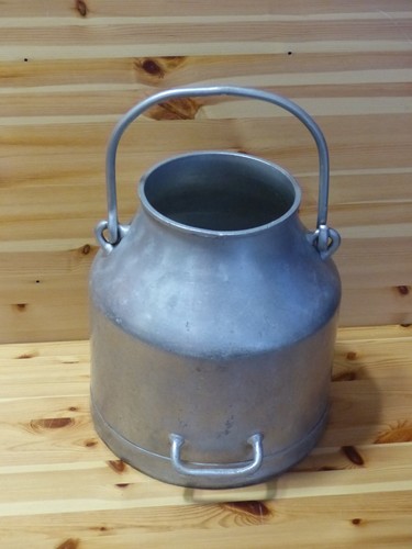 Alte große milchkanne aus - alte,