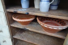 Alte große Tonschüssel