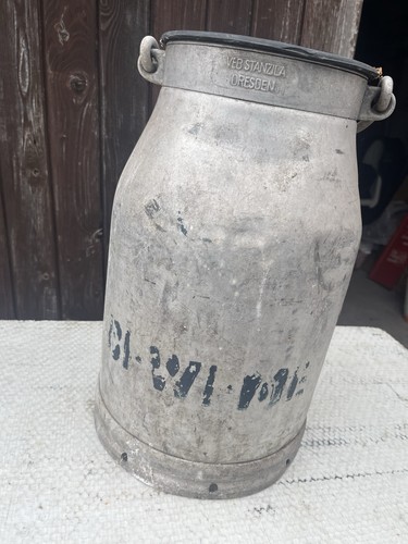 Alte milchkanne aus aluminium - milchkanne,
