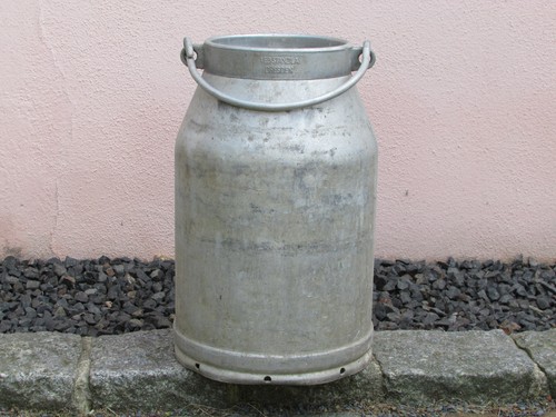 Alte große milchkanne bauer - alte,